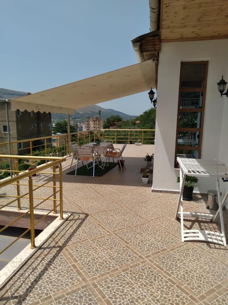 Sara Guesthouse Berat Bagian luar foto