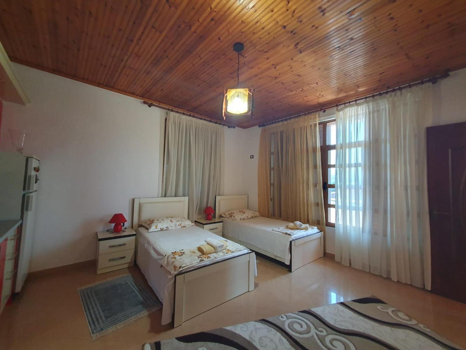Sara Guesthouse Berat Bagian luar foto