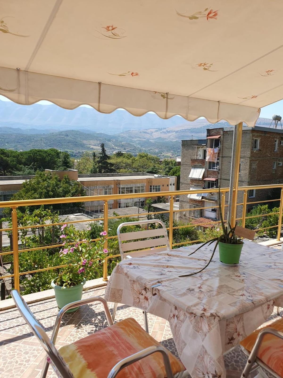 Sara Guesthouse Berat Bagian luar foto