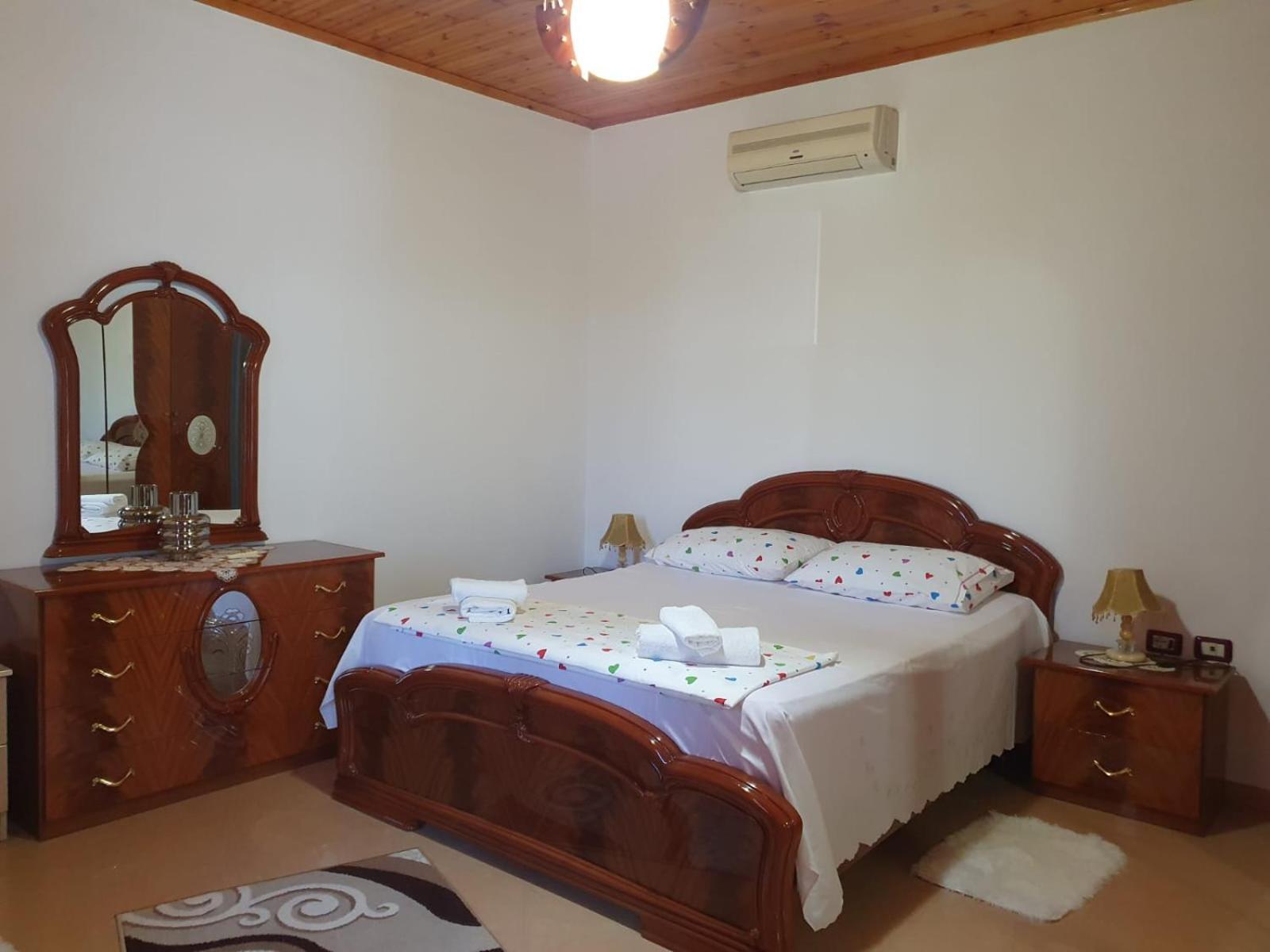 Sara Guesthouse Berat Bagian luar foto