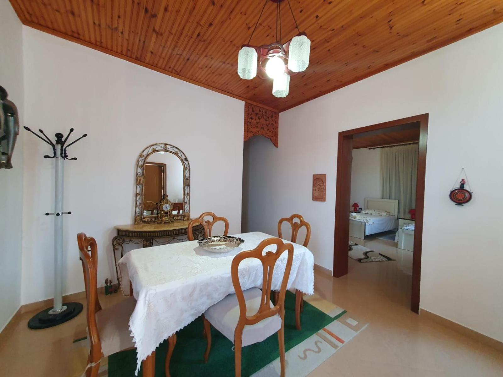 Sara Guesthouse Berat Bagian luar foto
