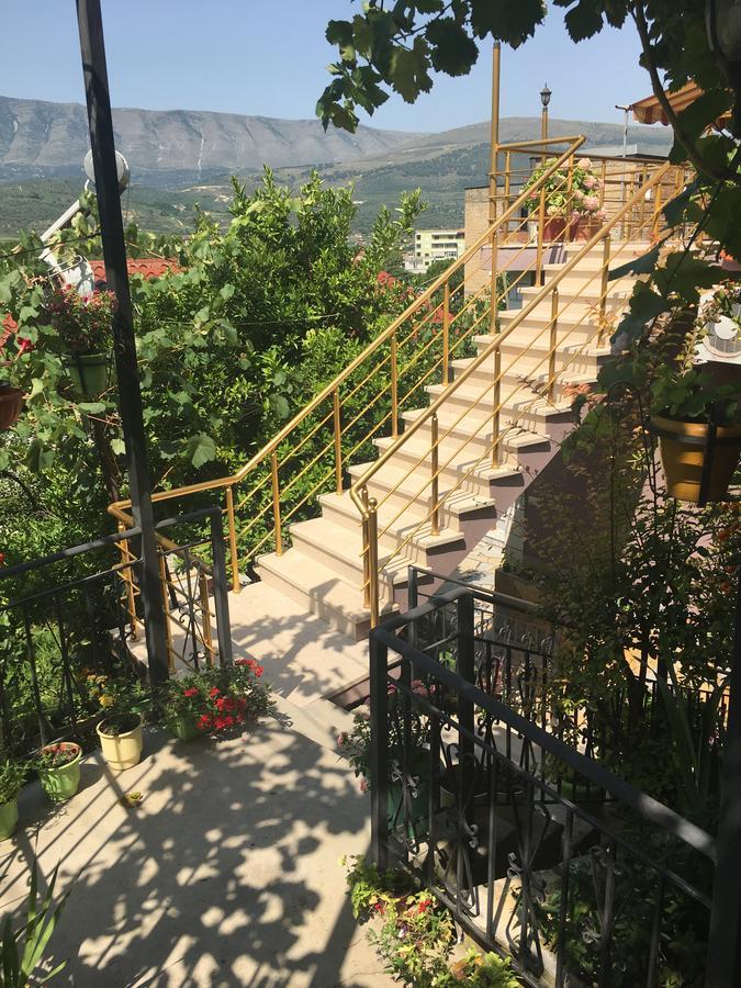 Sara Guesthouse Berat Bagian luar foto